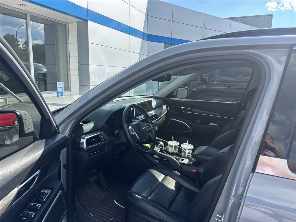 Used 2022 Wolf Gray Kia EX image 5