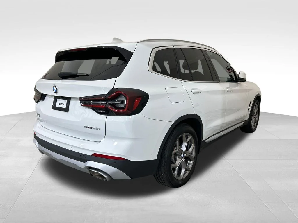 Used 2022 White BMW sDrive30i image 5