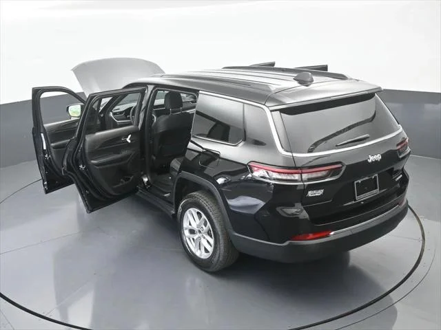 New 2026 Diamond Black Crystal Pearl-Coat Exterior Paint Jeep Laredo image 63