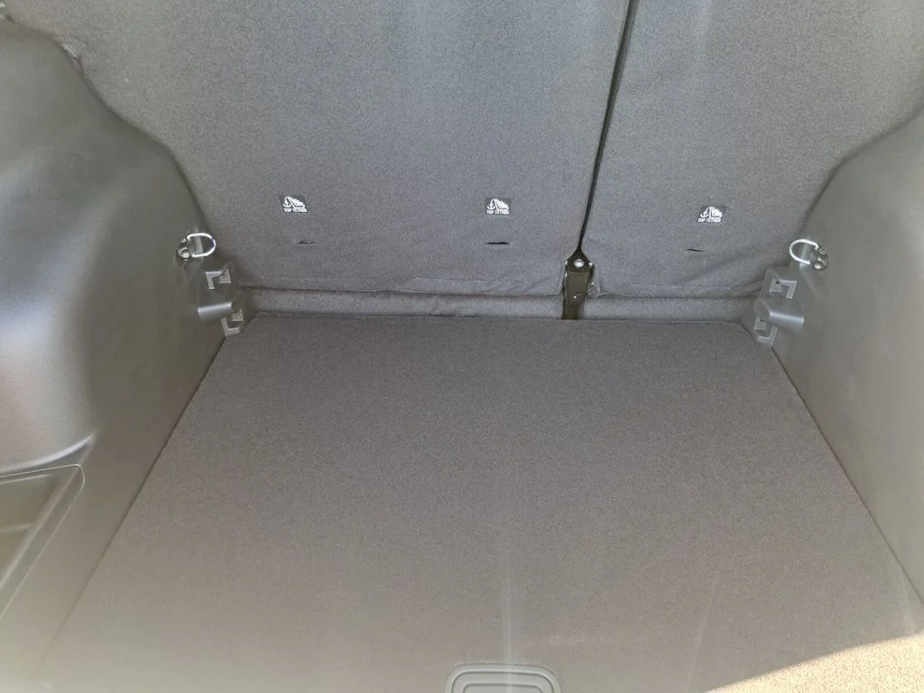 New 2026 Bright White Clear-Coat Exterior Paint Jeep Latitude image 26