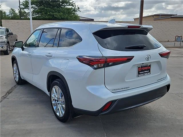 Used 2025 Wind Chill Pearl Toyota Limited All-Wheel Drive image 2