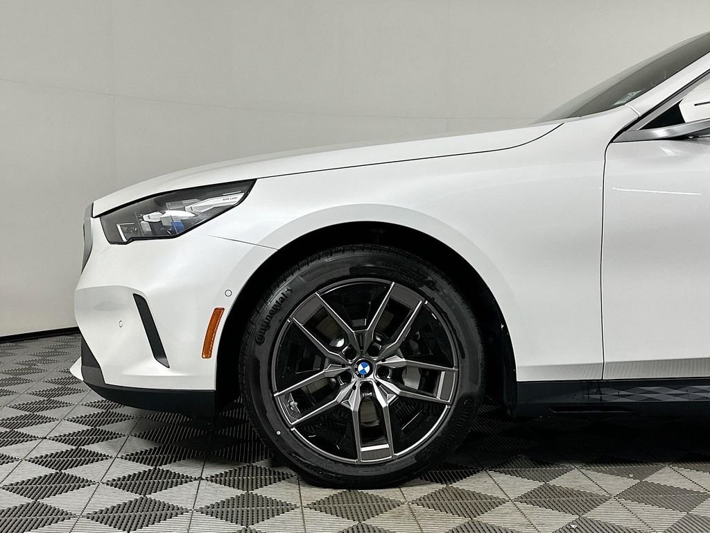 Used 2026 White Metallic BMW 530i xDrive image 9