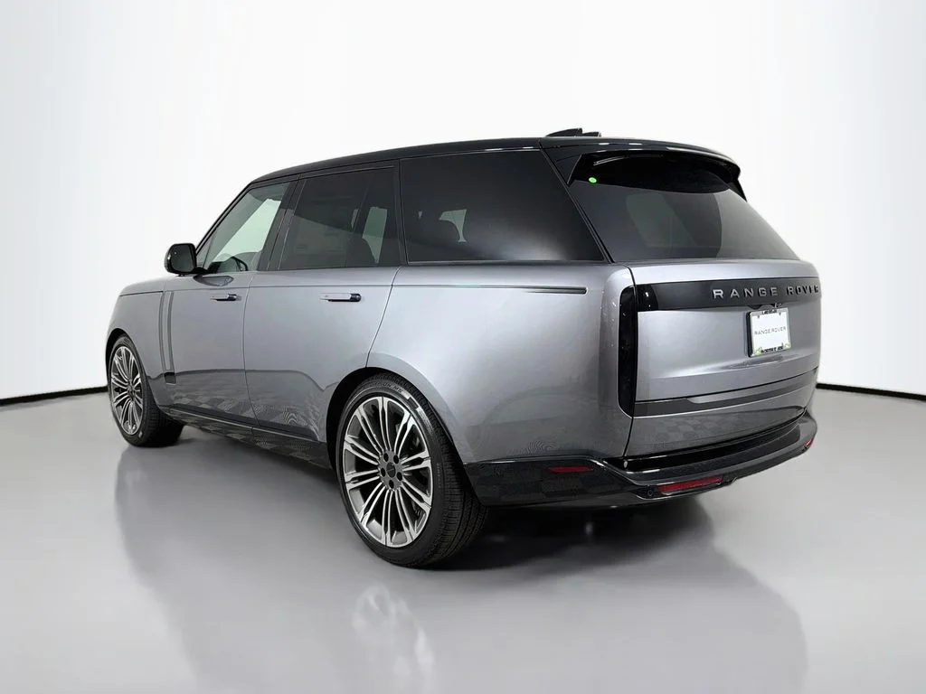 New 2026 Eiger Grey Land Rover SE image 7