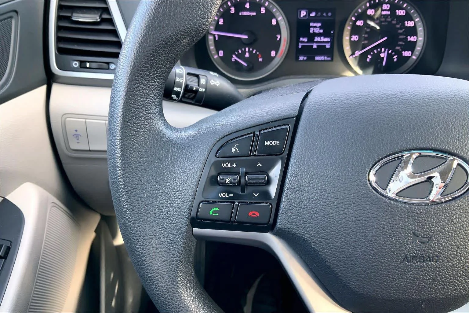 Used 2018 Coliseum Gray Hyundai SEL image 24