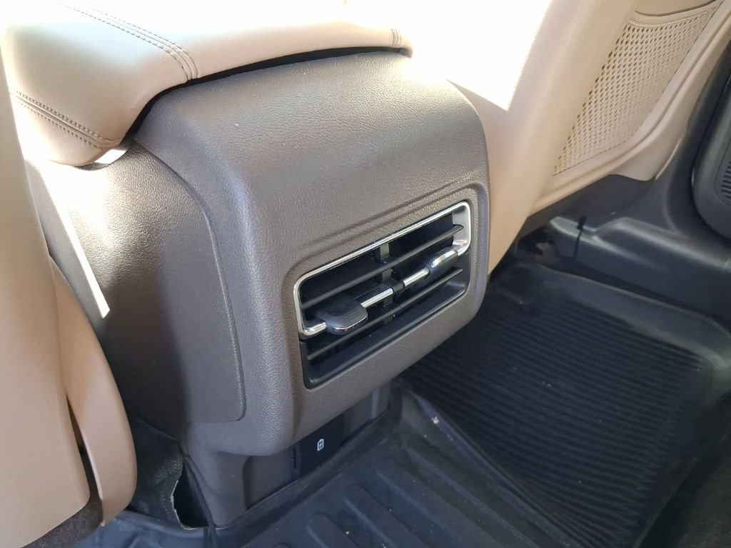 Used 2021 White Lincoln Standard image 22