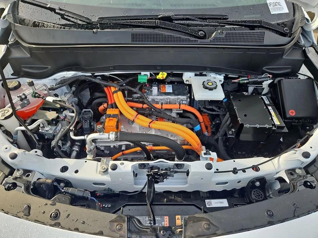 New 2027 Summit White Chevrolet LT image 31