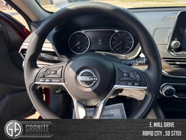 2025 Nissan Altima SV - Photo 15