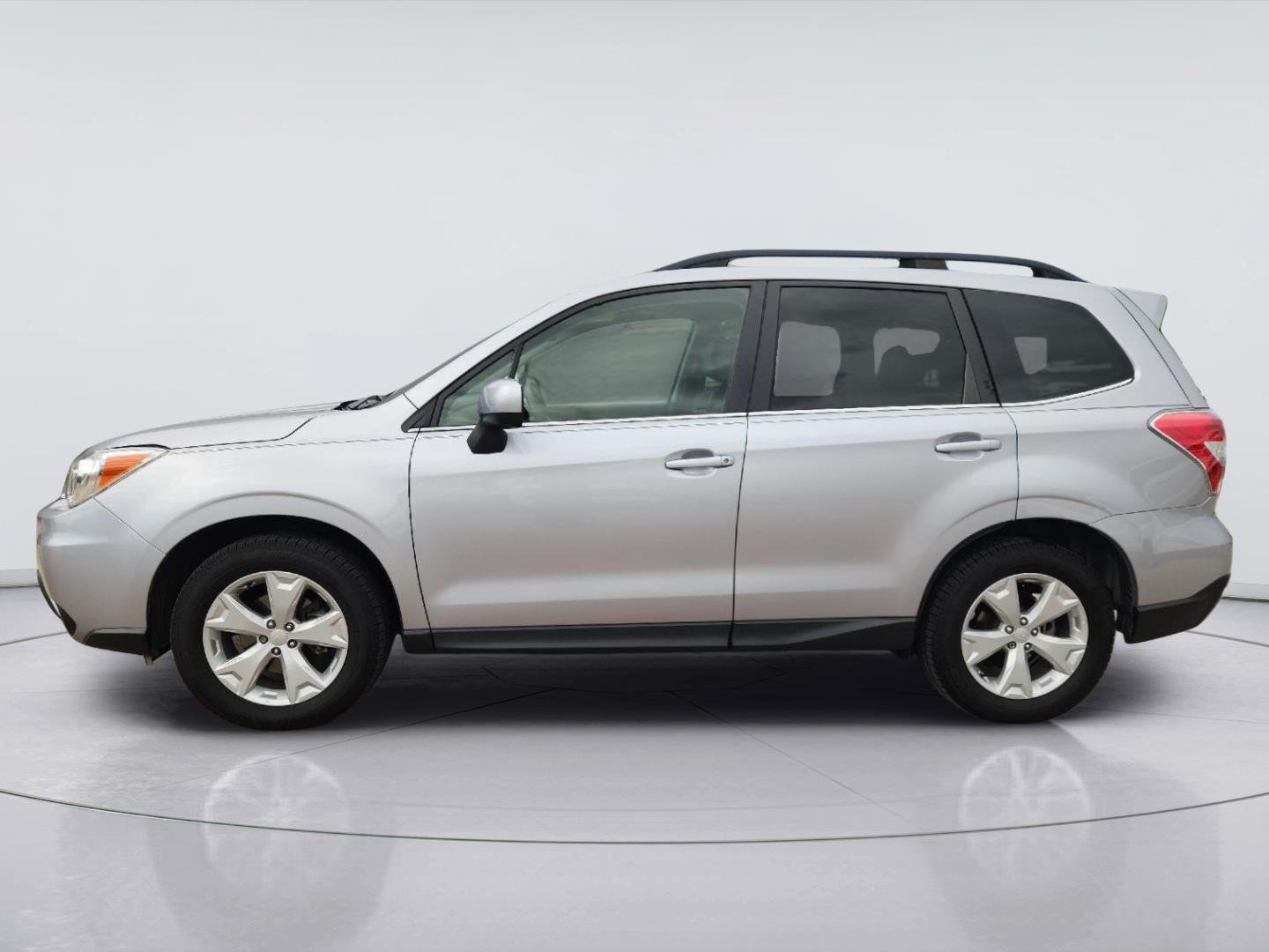 2016 Subaru Forester photo 4 of 32