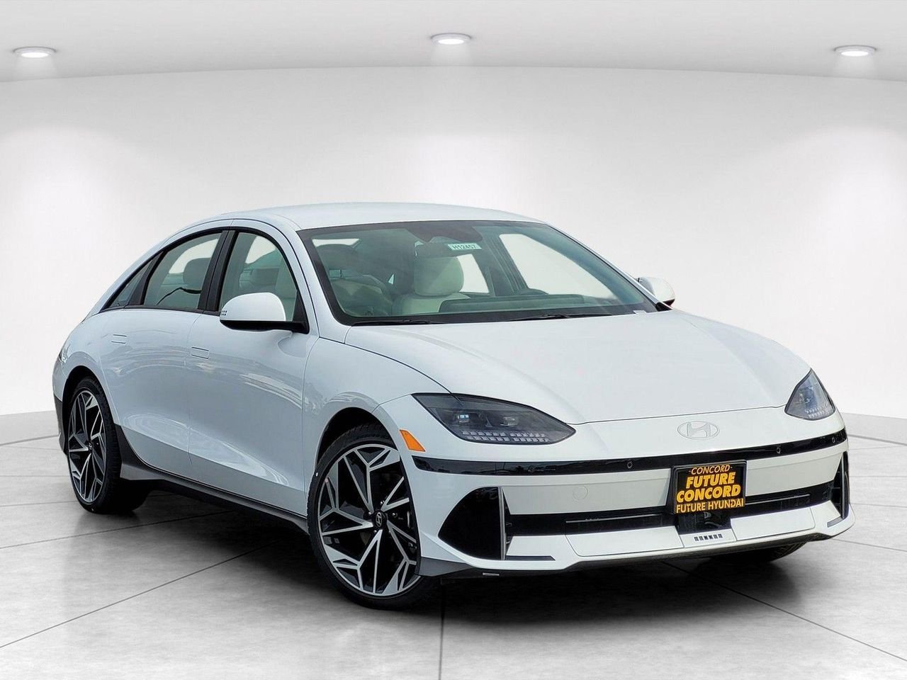New 2025 White Hyundai SEL image 1