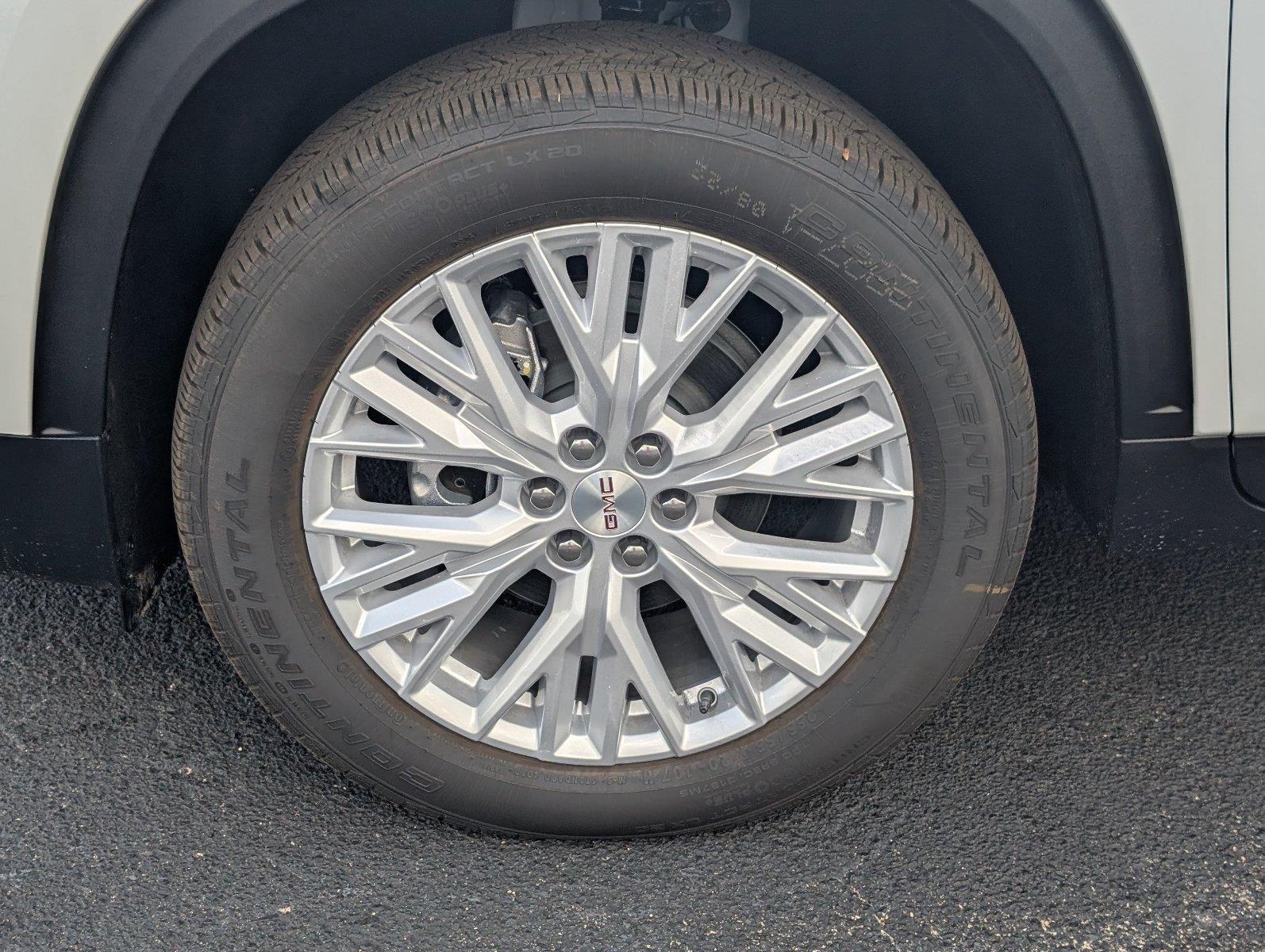 New 2027 Summit White GMC Elevation image 9