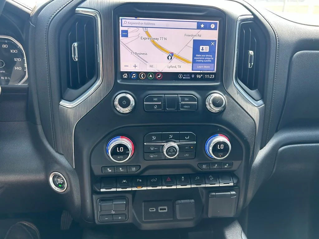 Used 2021 White GMC Denali image 15