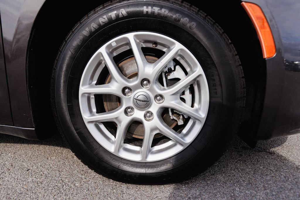 2023 Chrysler Voyager LX - Photo 24