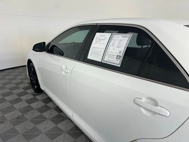Used 2014 White Toyota LE image 10
