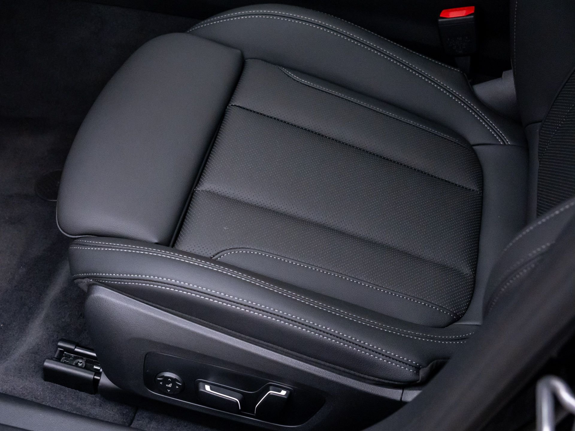 New 2026 Black Sapphire Metallic BMW xDrive40 image 15
