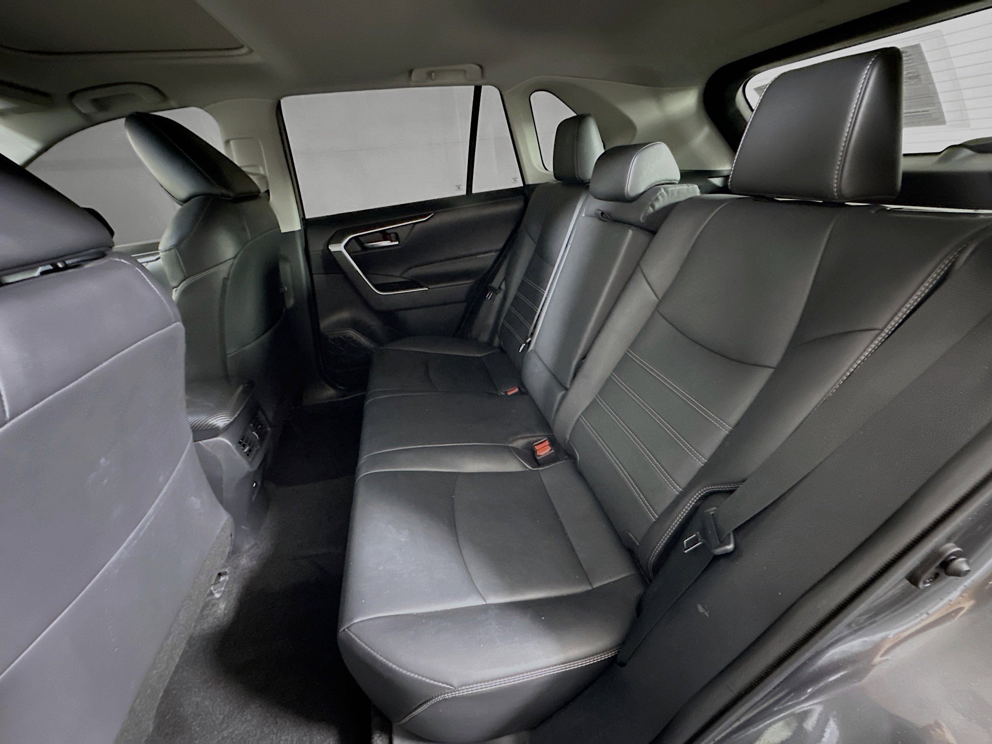 Used 2021 Magnetic Gray Metallic Toyota XLE Premium image 26