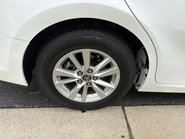 Used 2025 White Toyota LE image 12