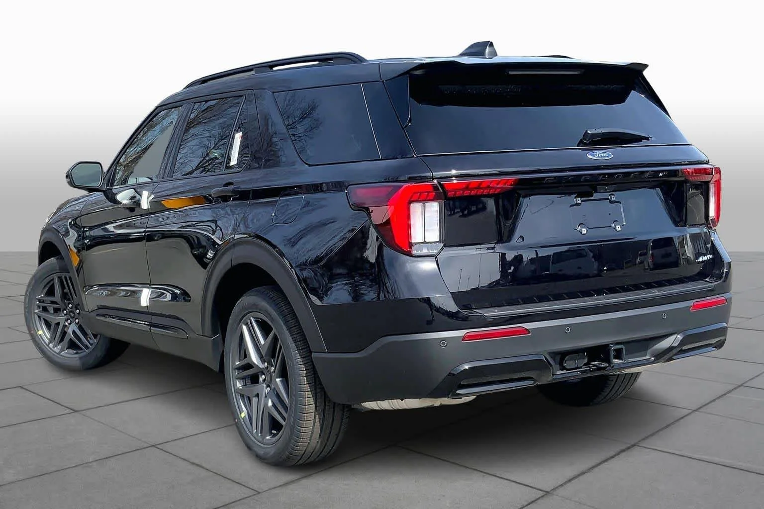 New 2026 Agate Black Metallic Ford ST-Line image 3