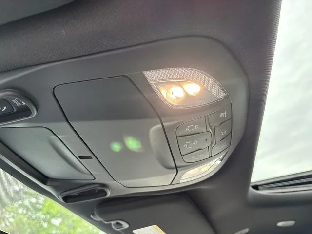 New 2027 Bright White Clear-Coat Exterior Paint Chrysler Limited image 29