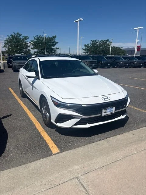 Used 2025 White Hyundai Blue image 2