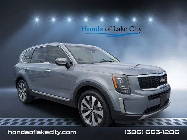 Used 2022 Silver Kia S image 1