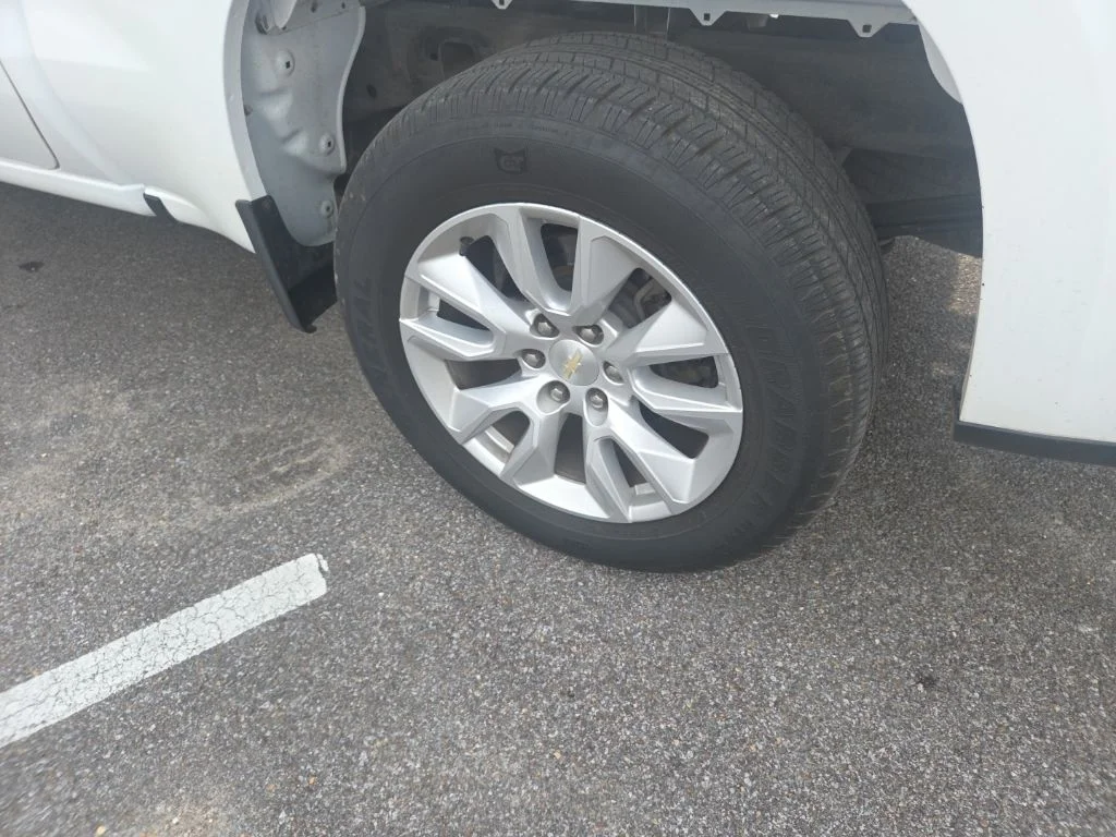Used 2022 White Chevrolet Custom image 18