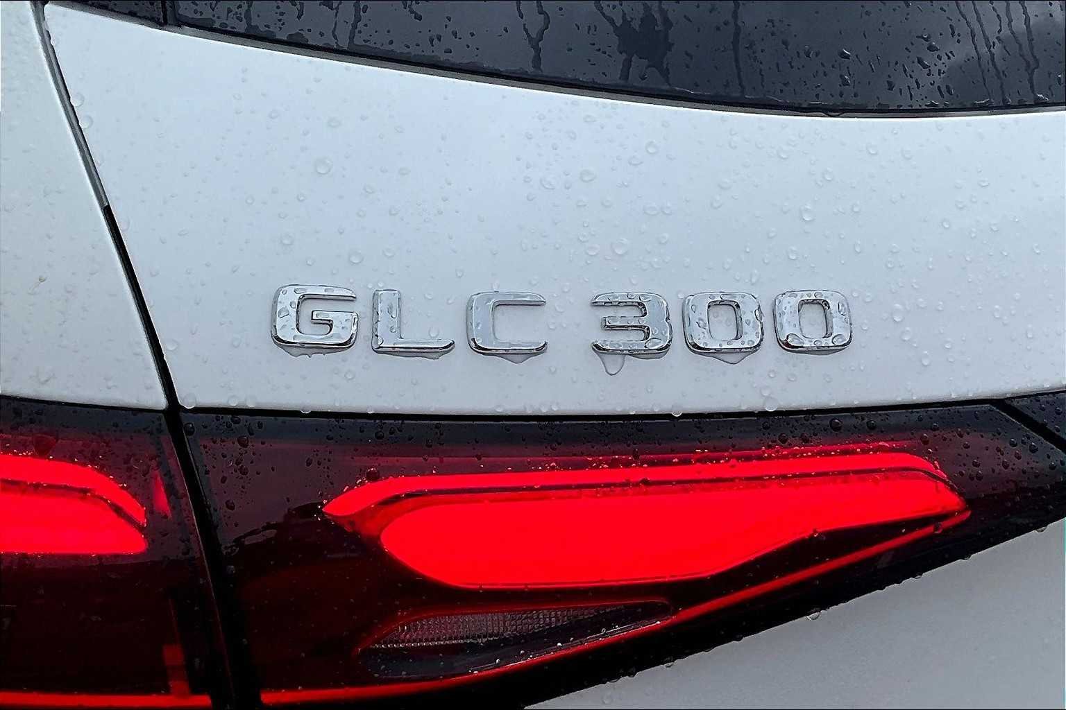 New 2026 Polar White Mercedes-Benz GLC 300 image 15