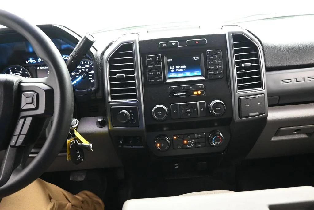 Used 2019 Oxford White Ford XLT image 30