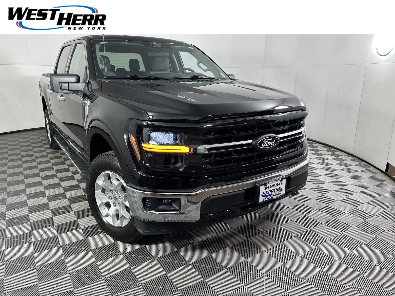 Used 2025 Agate Black Ford XLT image 1