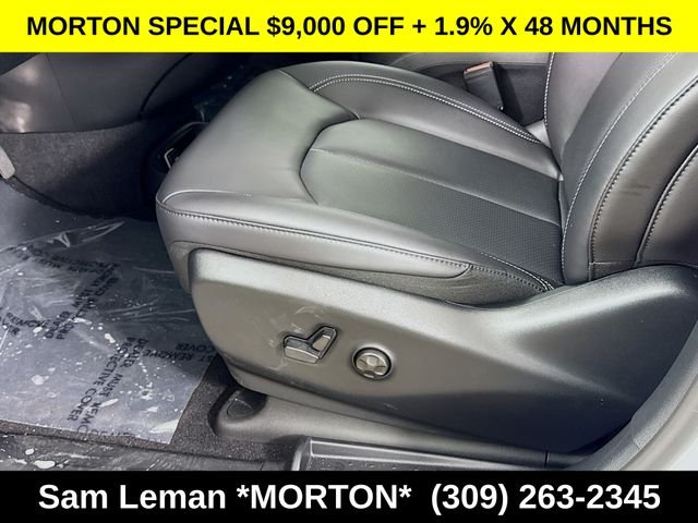 New 2026 Bright White Clear-Coat Exterior Paint Chrysler Select image 18