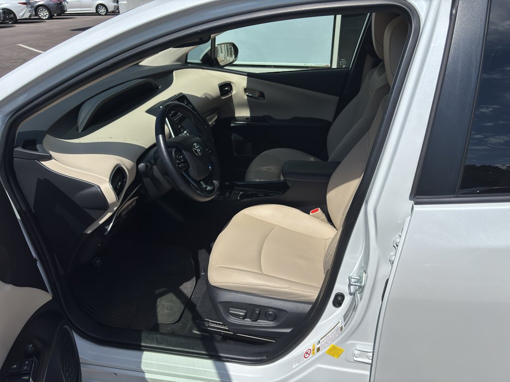 Used 2022 Wind Chill Pearl Toyota XLE image 9