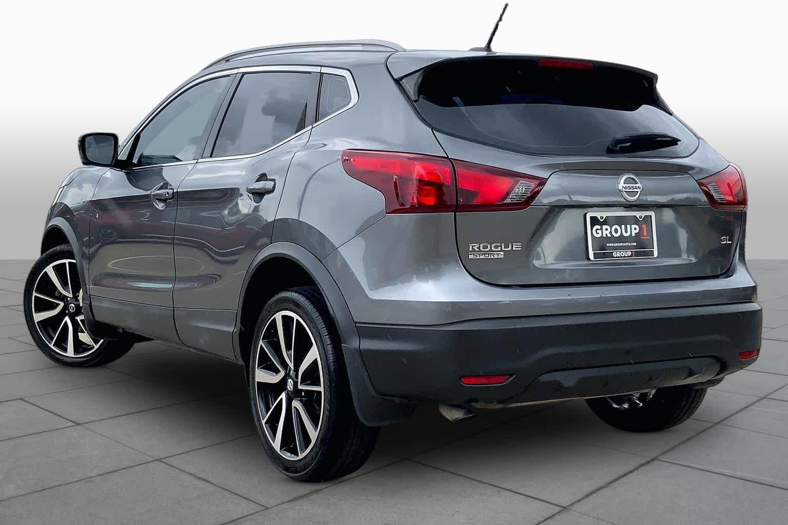Used 2018 Gun Metallic Nissan SL image 12