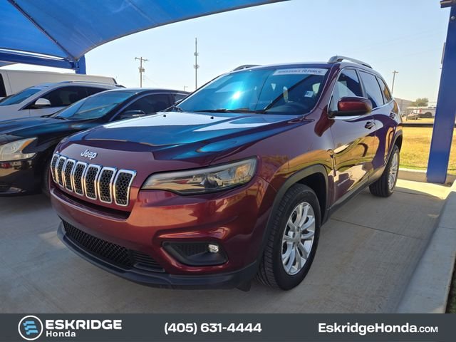 Used 2019 Red Jeep Latitude image 2