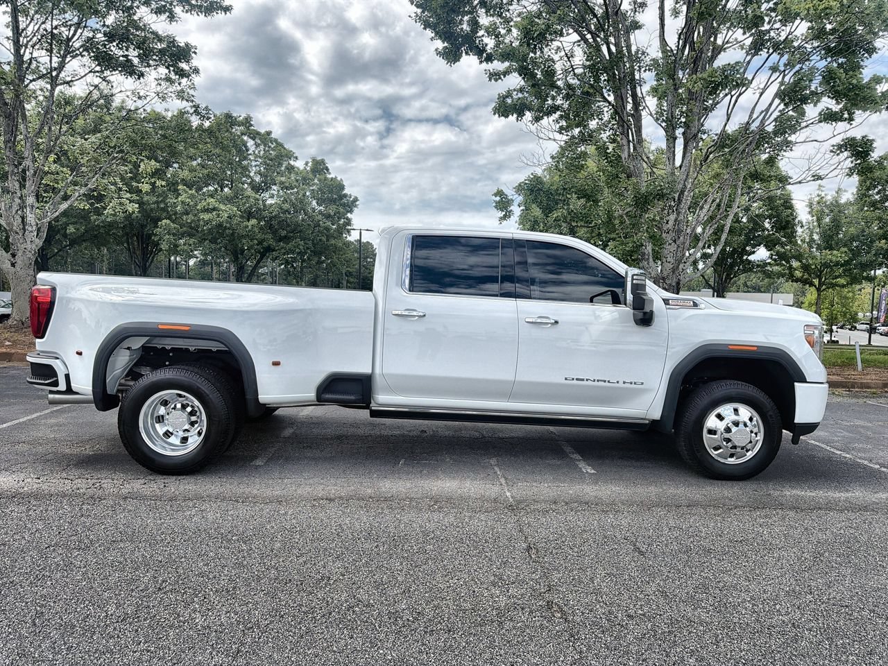 Used 2023 SUMMIT WHITE GMC Denali image 9