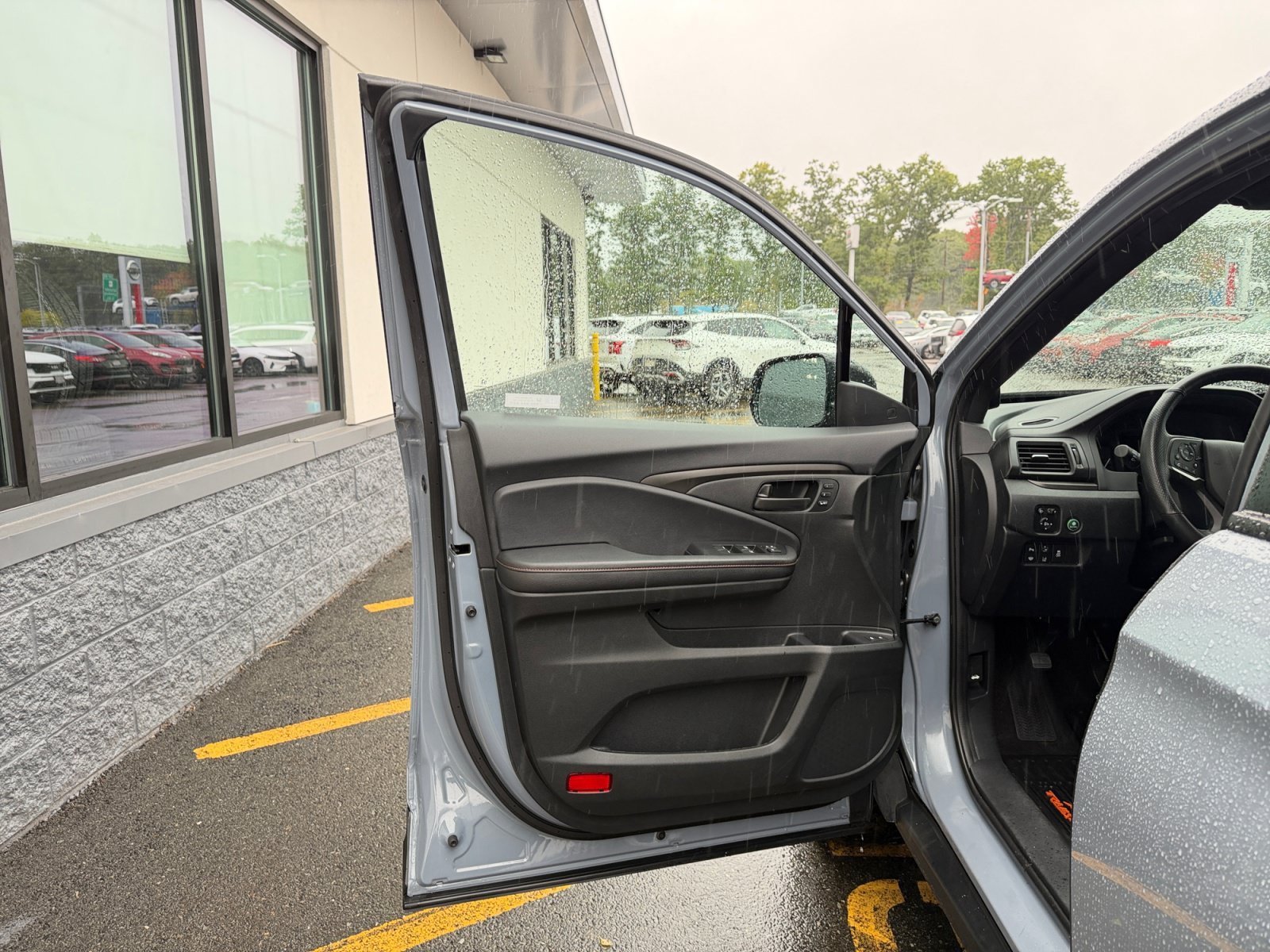 Certified Used 2024 Sonic Gray Pearl Honda AWD TRAILSPORT image 28