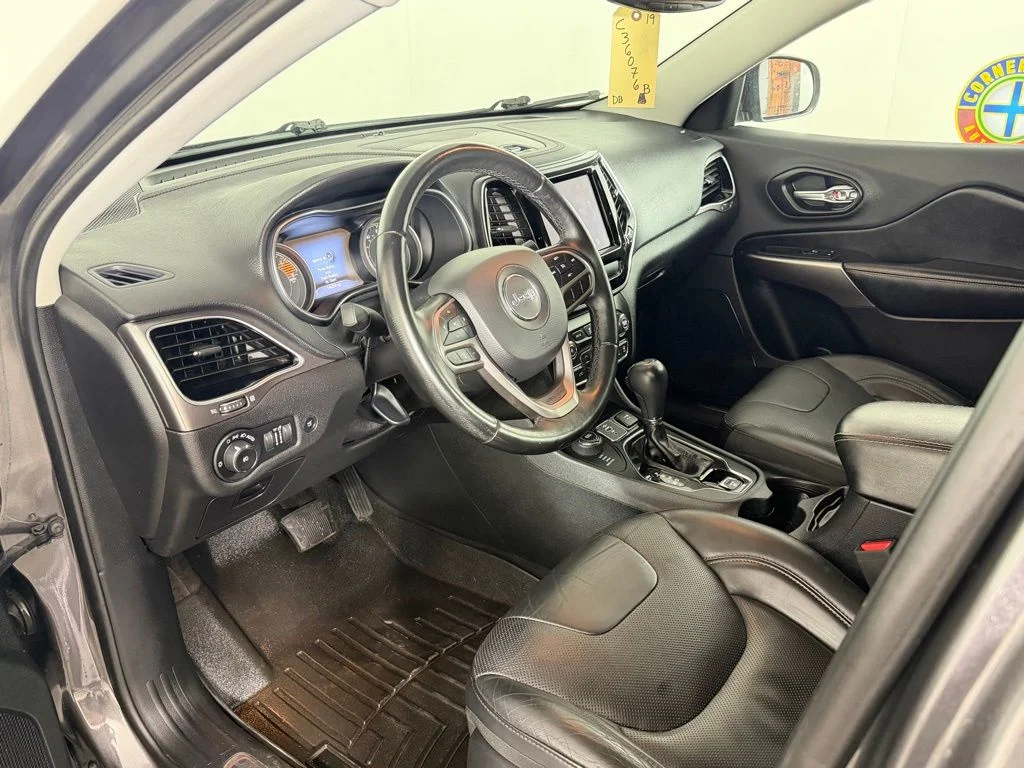 Used 2019 Granite Crystal Clearcoat Metallic Jeep Limited image 13