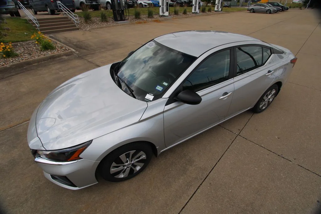 Used 2024 Silver Nissan 2.5 S image 17