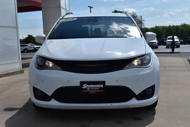 Used 2019 White Chrysler Touring L image 3