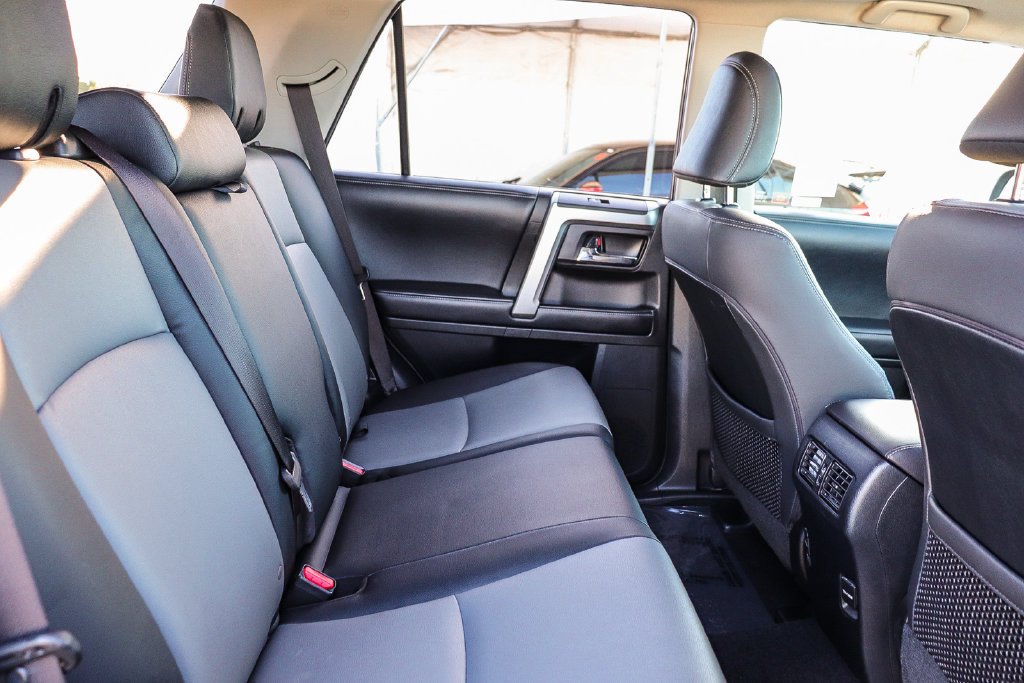 Used 2019 Nautical Blue Metallic Toyota SR5 Premium image 19