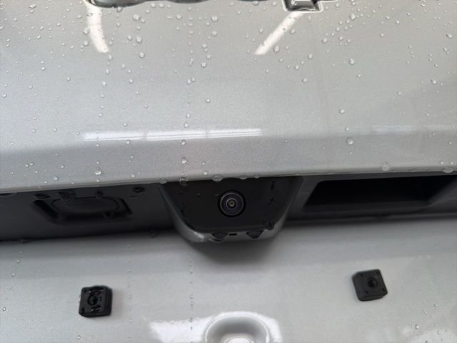 New 2026 Silver Zynith Exterior Paint Jeep Laredo image 7