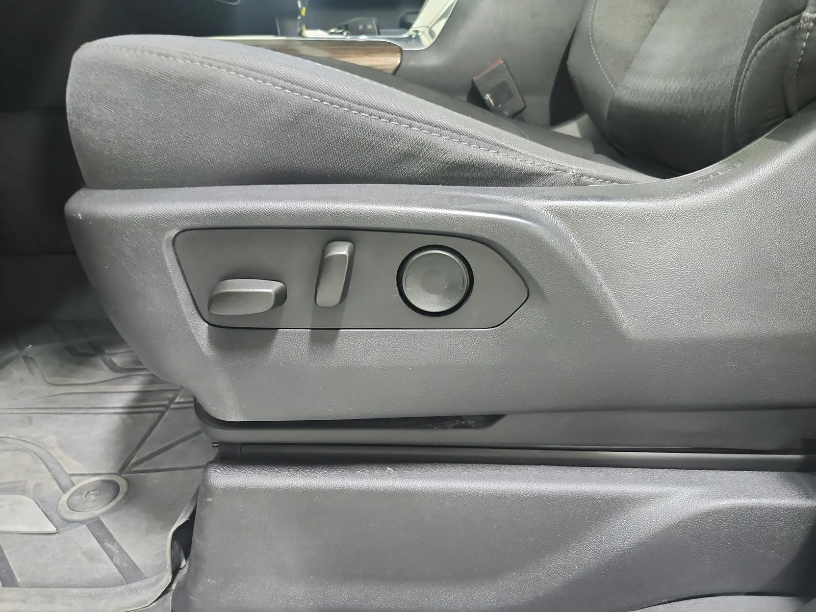 Used 2023 White Chevrolet RST image 20