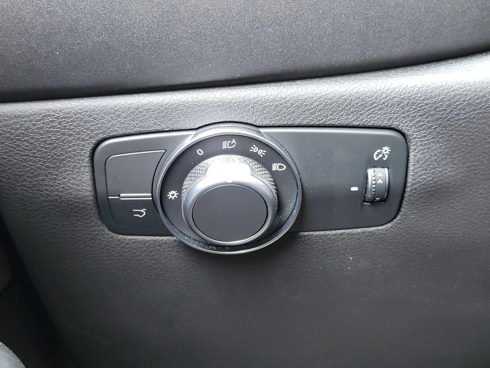 Used 2026 White Alfa Romeo Base image 12