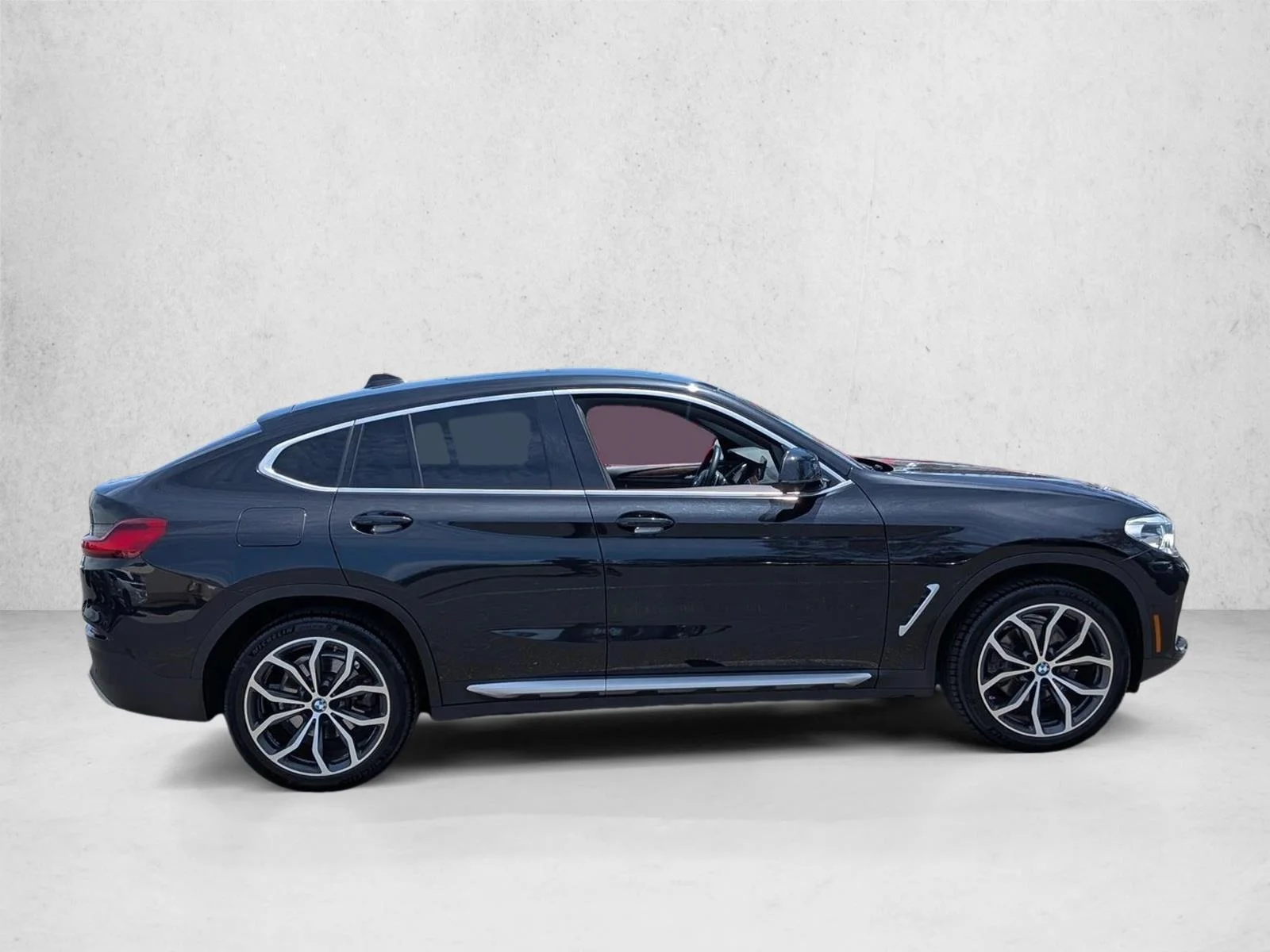 Used 2021 Black Sapphire Metallic BMW xDrive30i image 4