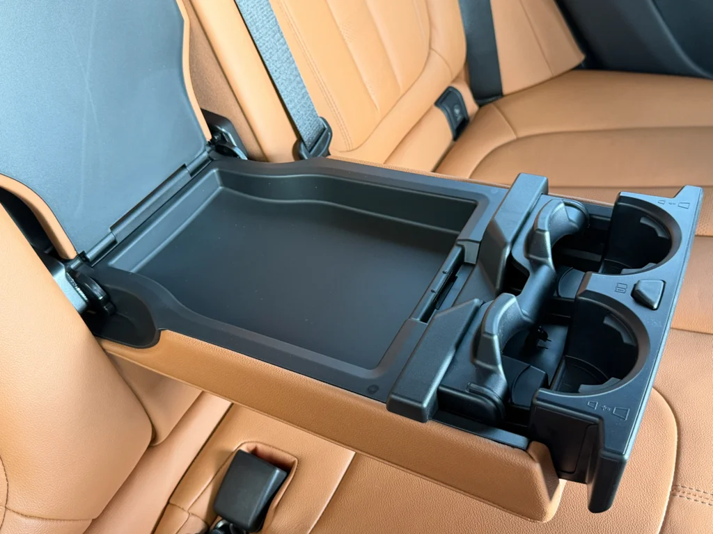 Used 2022 Jet Black BMW sDrive40i image 29