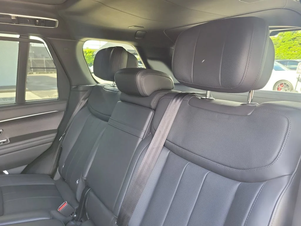 Used 2023 Santorini Black Metallic Land Rover Autobiography image 11