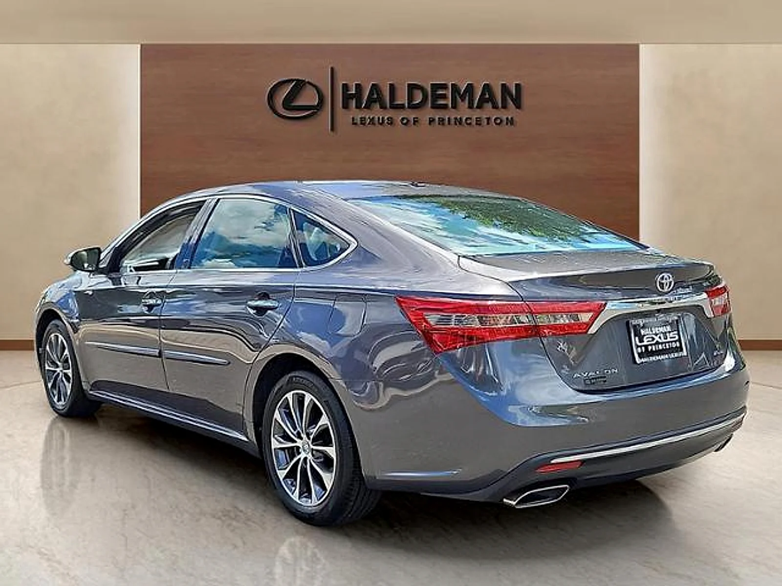 Used 2016 Magnetic Gray Metallic Toyota XLE image 4
