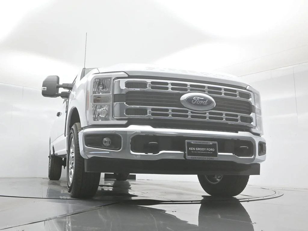 New 2026 Oxford White Ford XLT image 42