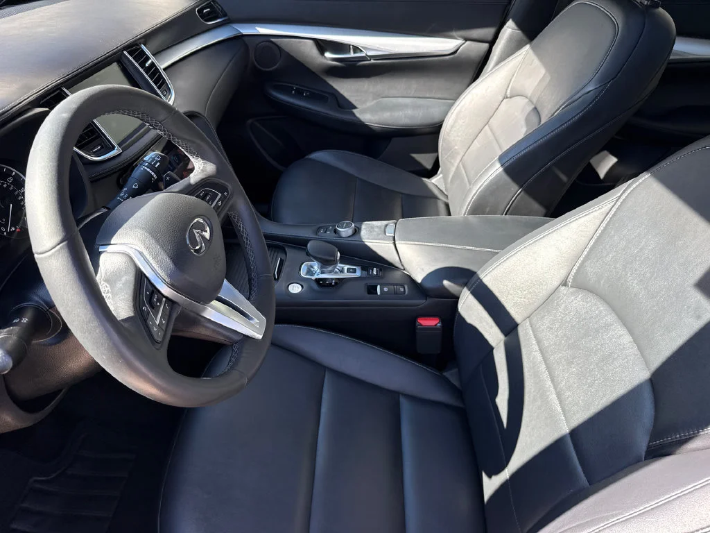 Used 2020 Black Obsidian INFINITI LUXE image 19