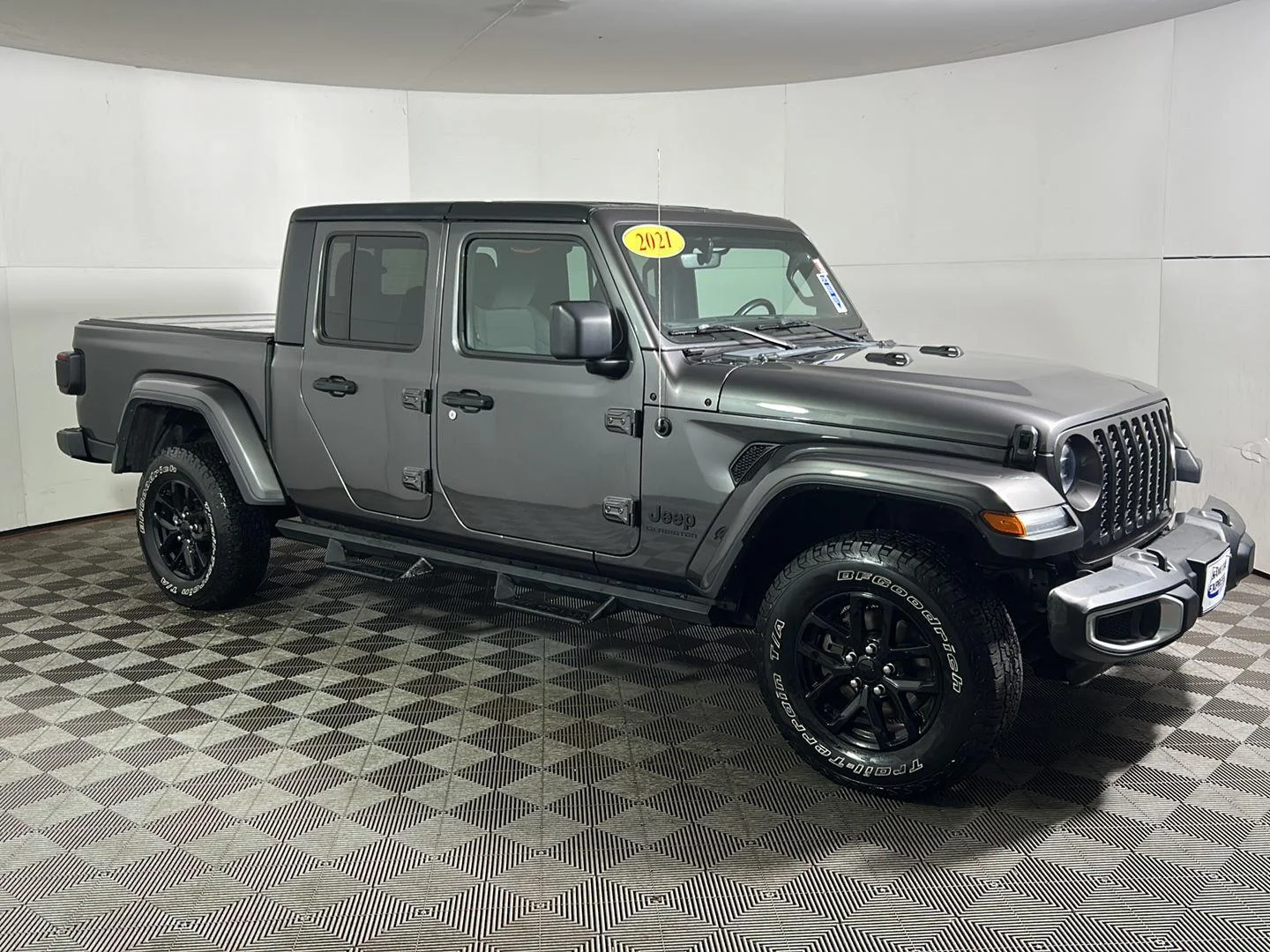 Used 2021 Granite Crystal Metallic Clearcoat Jeep Sport S image 6