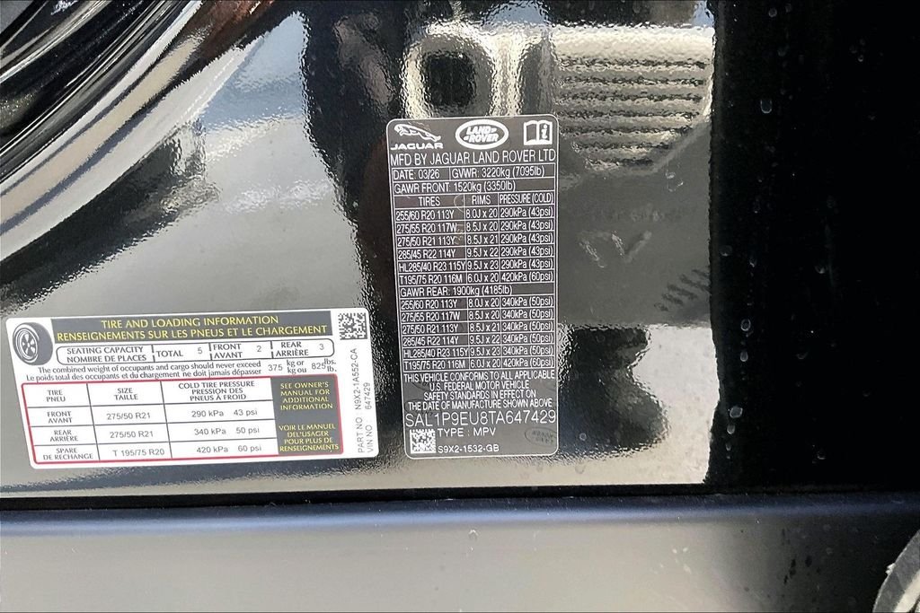 New 2026 SANTORINI BLACK Land Rover SE image 8