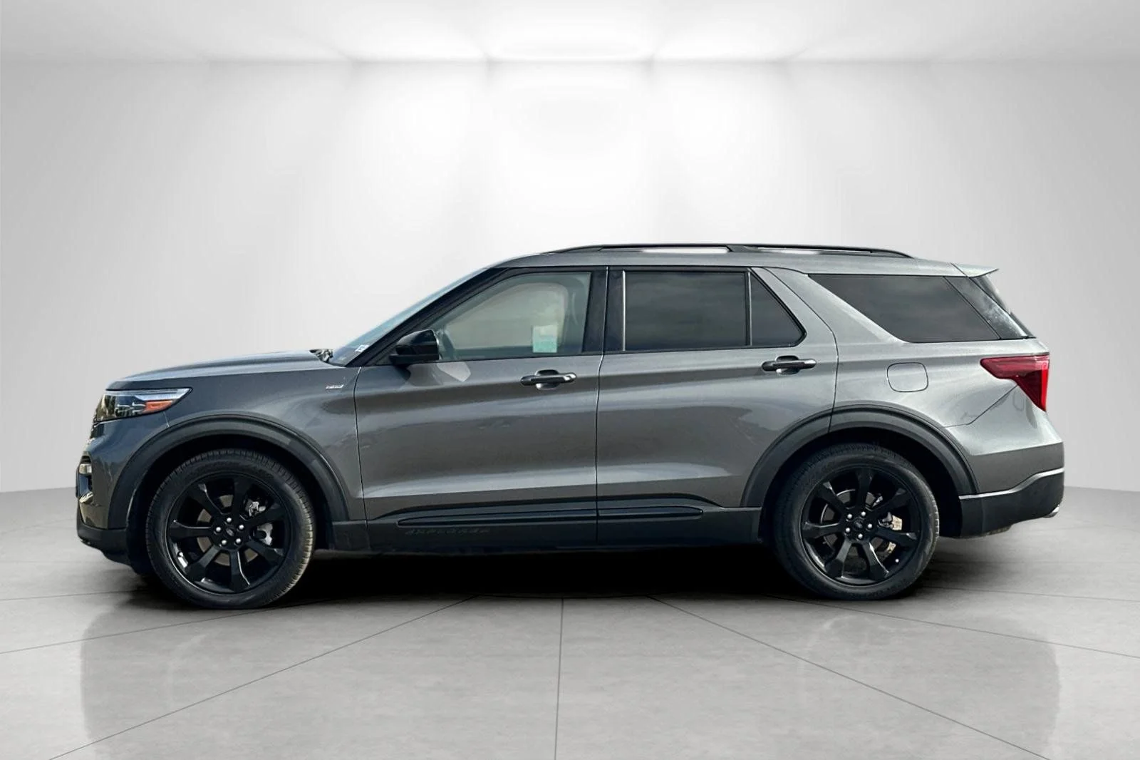 Used 2023 Gray Metallic Ford ST-Line image 6